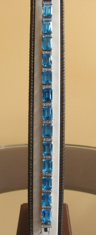 18k White Gold Blue Topaz & Diamond Bracelet