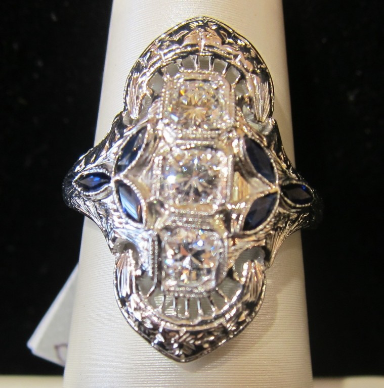 18k White Gold Diamond & Sapphire Ring