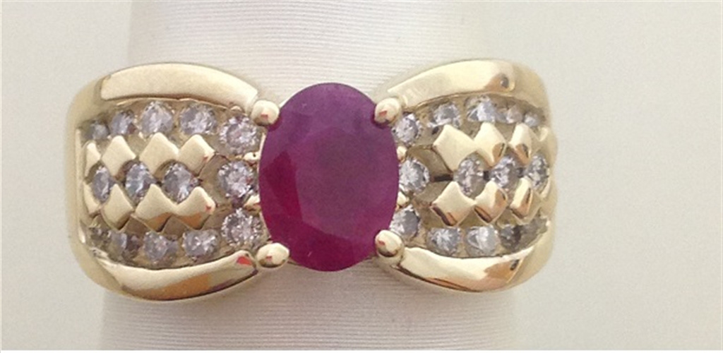 14k Yellow Gold Diamond & Ruby Ring