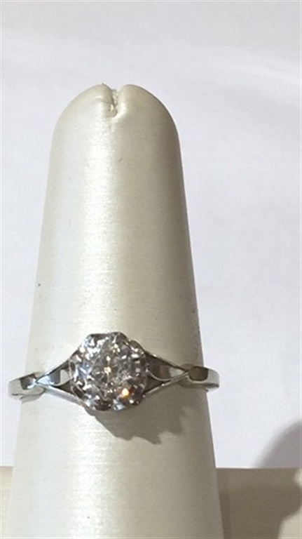 18k White Gold Diamond Ring