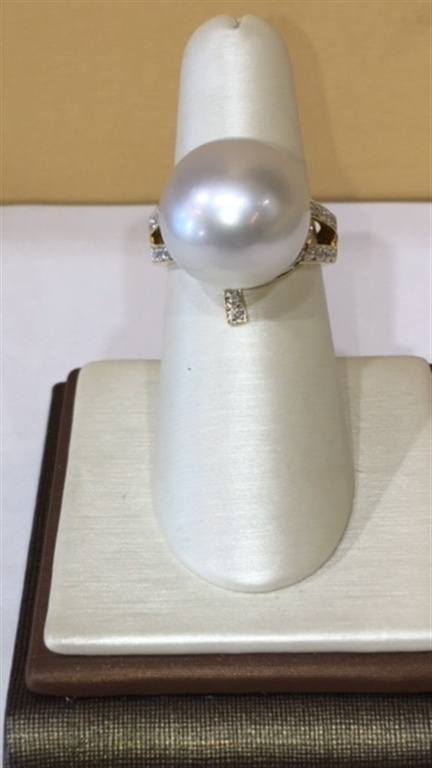 18k Yellow Gold Diamond & Pearl Ring