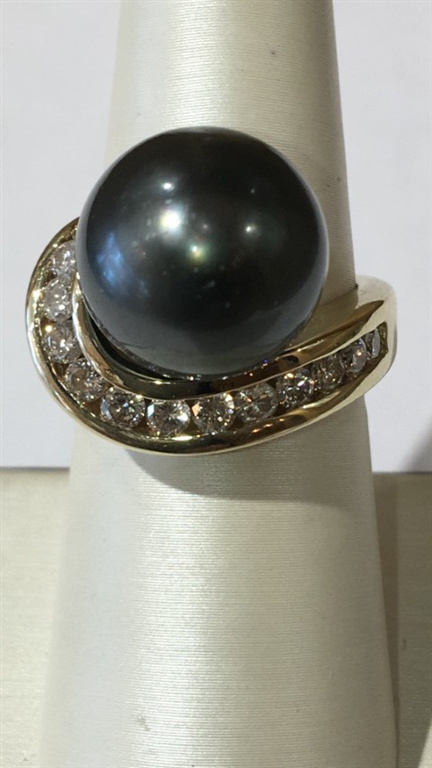 14k Yellow Gold Diamond & Pearl Ring