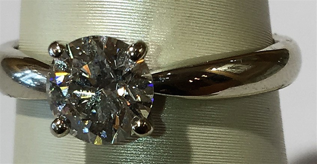 18k White Gold Diamond Ring