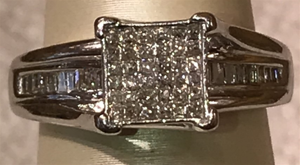 14k White Gold Diamond Ring