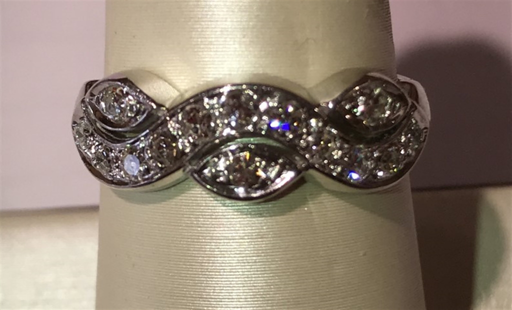 18k White Gold Diamond Ring