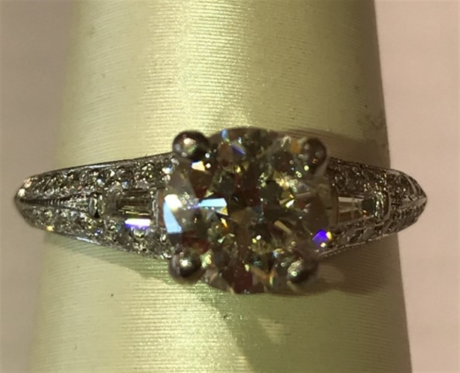 18k White Gold Diamond Ring
