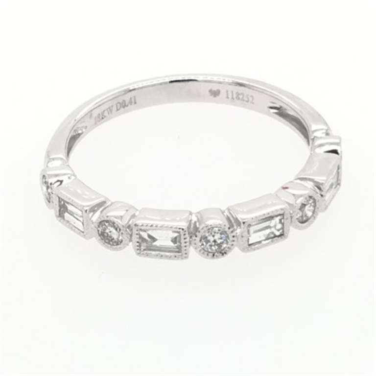 18k White Gold Diamond Ring