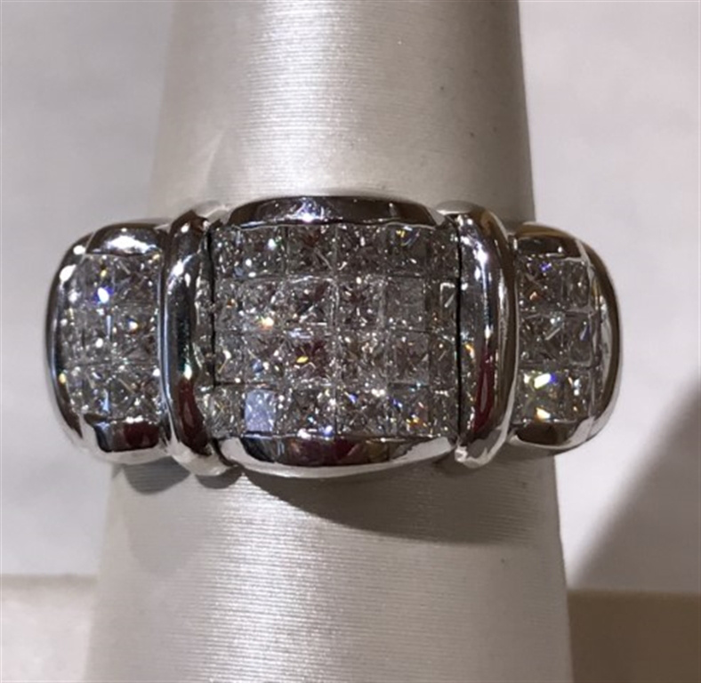 18k White Gold Diamond Ring