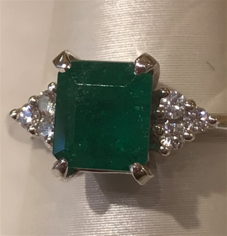 14k White Gold Diamond & Emerald Ring
