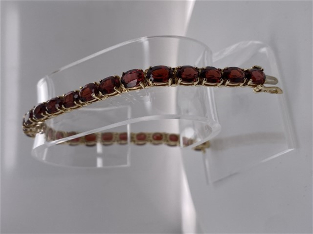 14k Yellow Gold Garnet Bracelet
