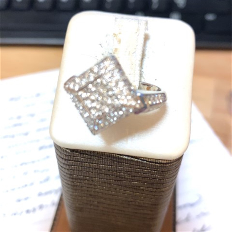 18k White Gold Diamond Ring