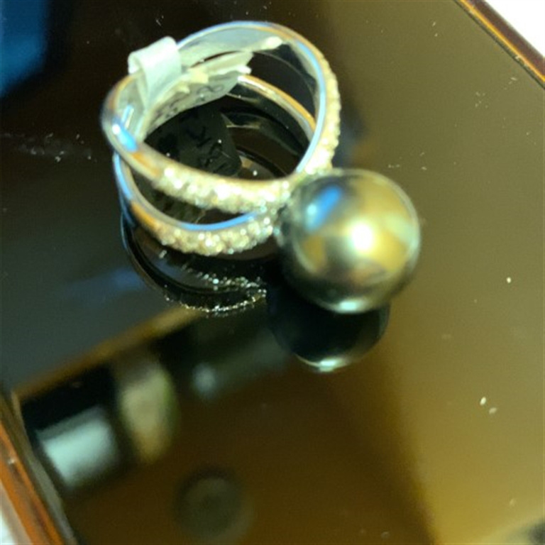 18k White Gold Diamond & Pearl Ring