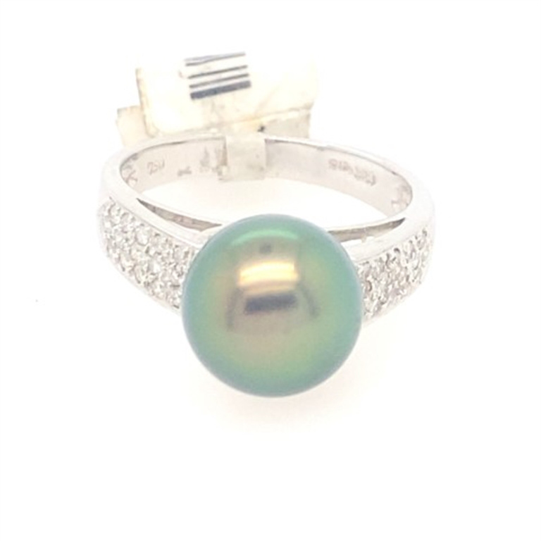 18k White Gold Diamond & Pearl Ring