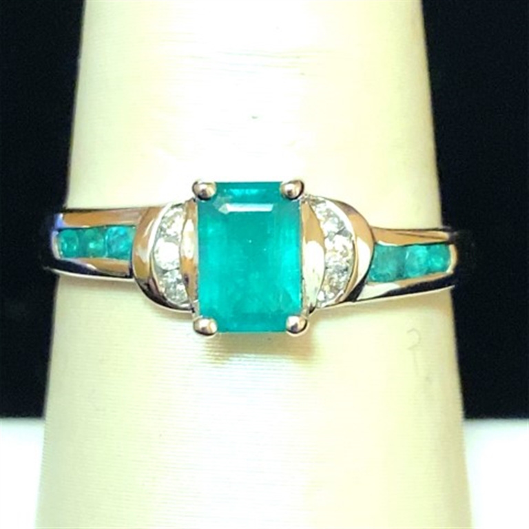 14k White Gold Diamond & Emerald Ring