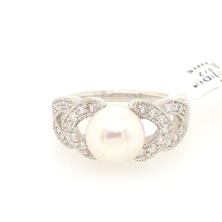 14k White Gold Diamond & Pearl Ring