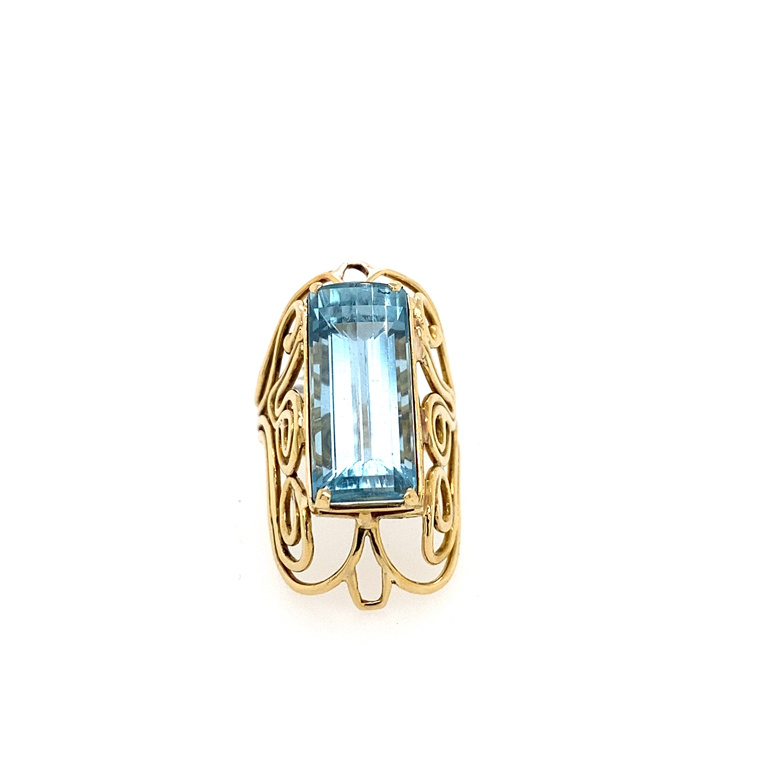 14k Yellow Gold Aquamarine Ring