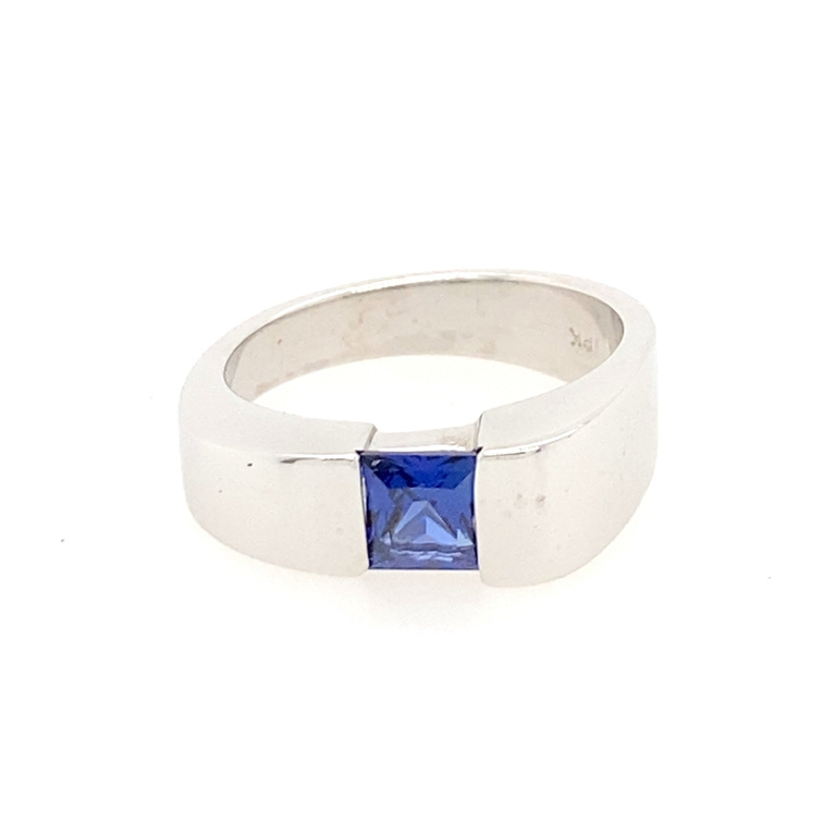 18k White Gold Sapphire Ring