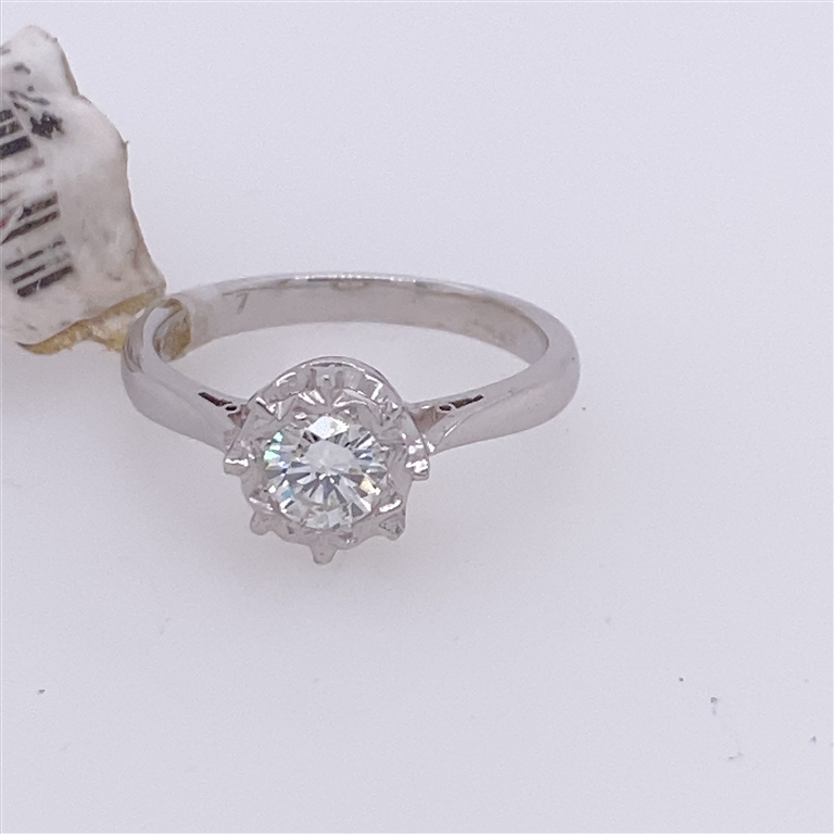 18k White Gold Diamond Ring