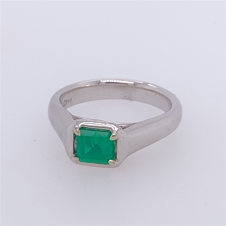 14k White Gold Emerald Ring
