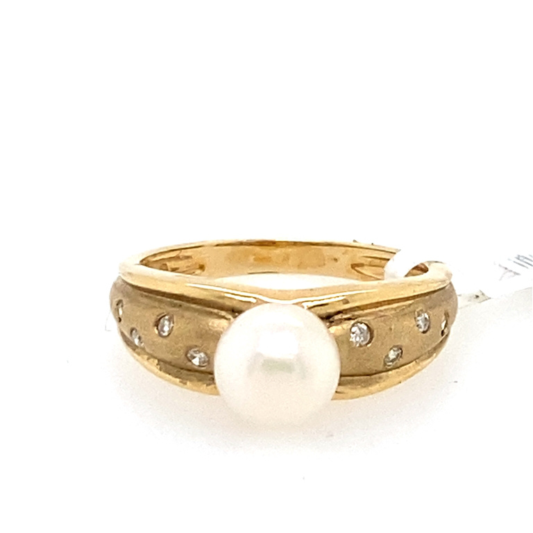 14k Yellow Gold Diamond & Pearl Ring