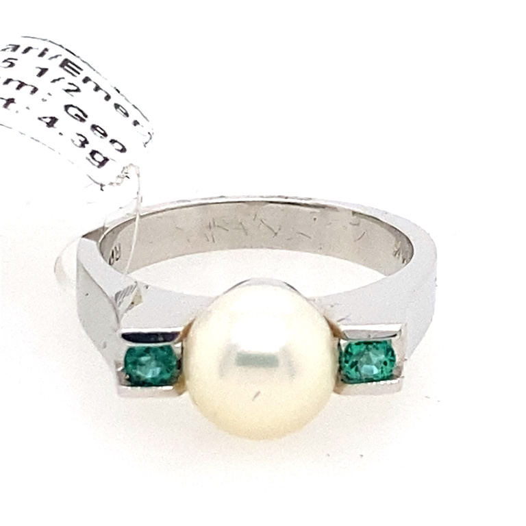 14k White Gold Emerald & Pearl Ring